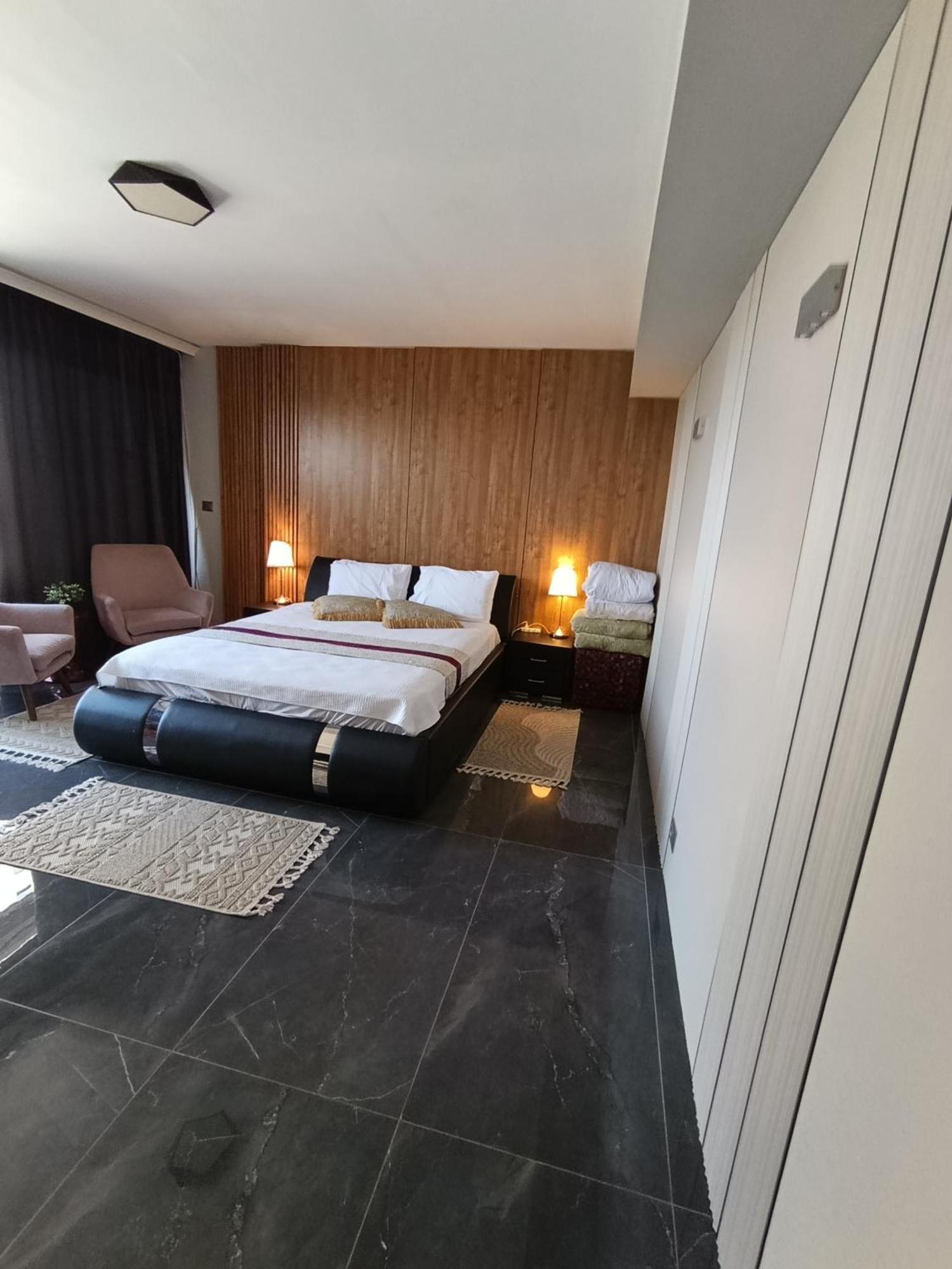 Penthouse Apartment On The Beach Бат Ям Екстериор снимка