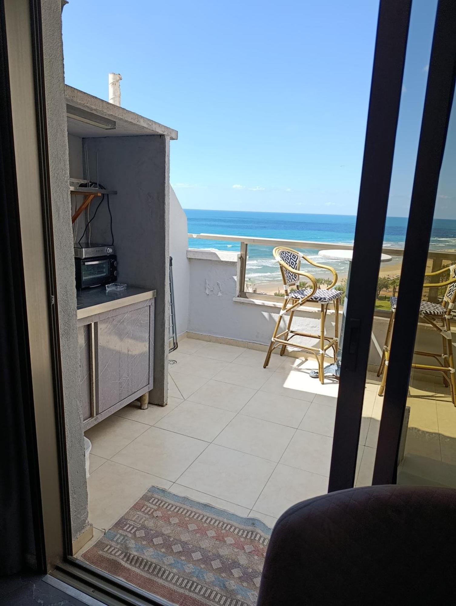 Penthouse Apartment On The Beach Бат Ям Стая снимка