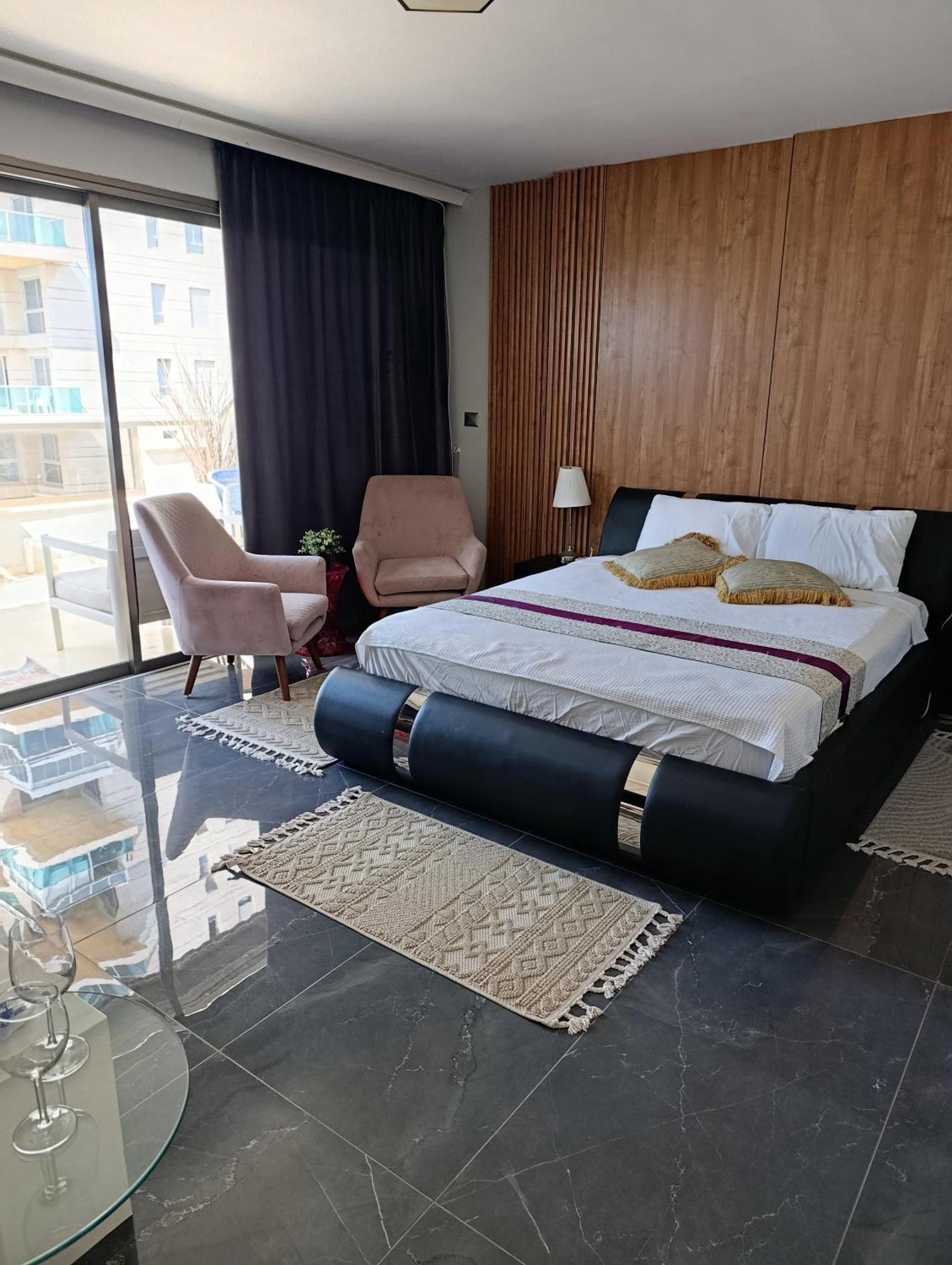Penthouse Apartment On The Beach Бат Ям Стая снимка