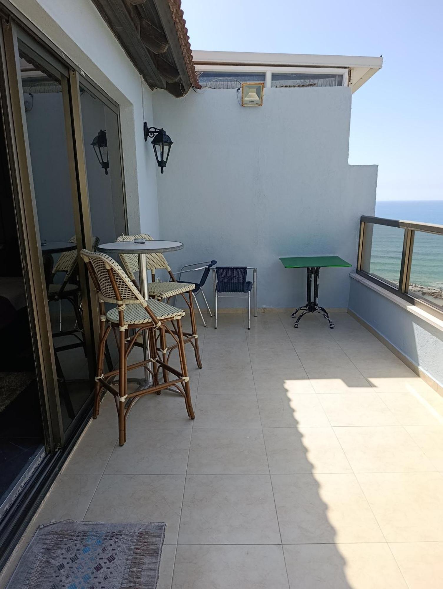 Penthouse Apartment On The Beach Бат Ям Стая снимка
