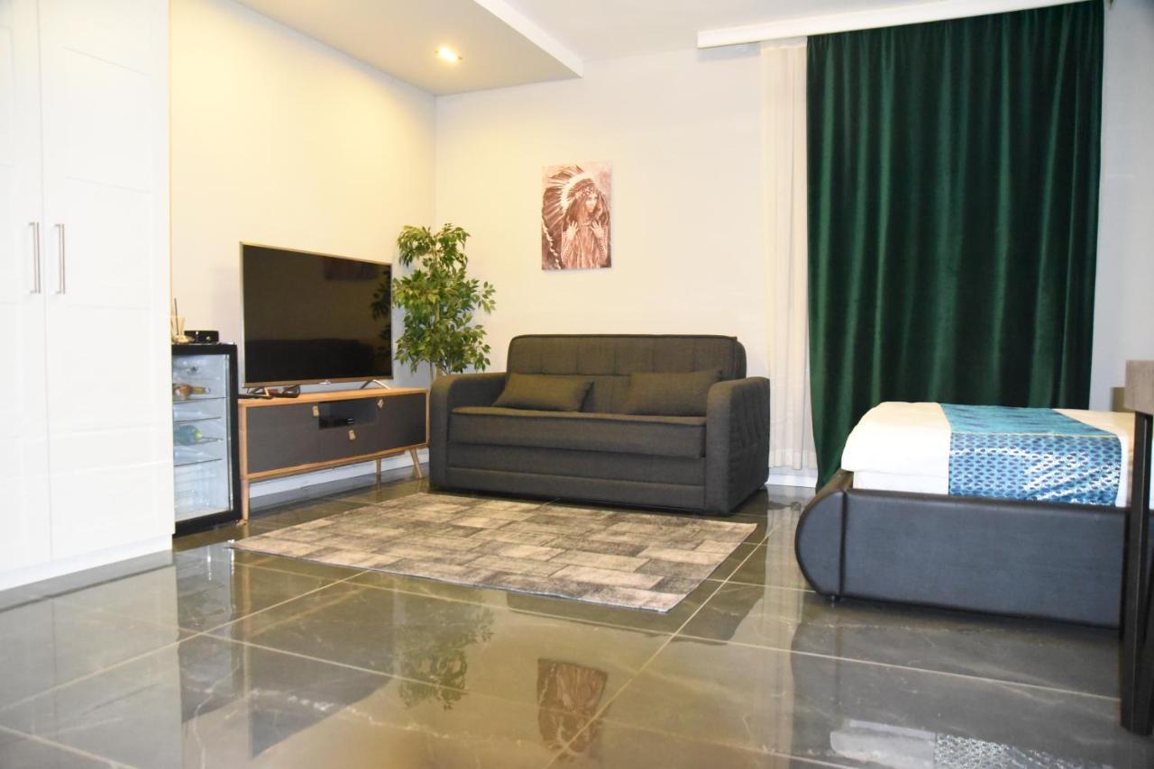 Penthouse Apartment On The Beach Бат Ям Екстериор снимка