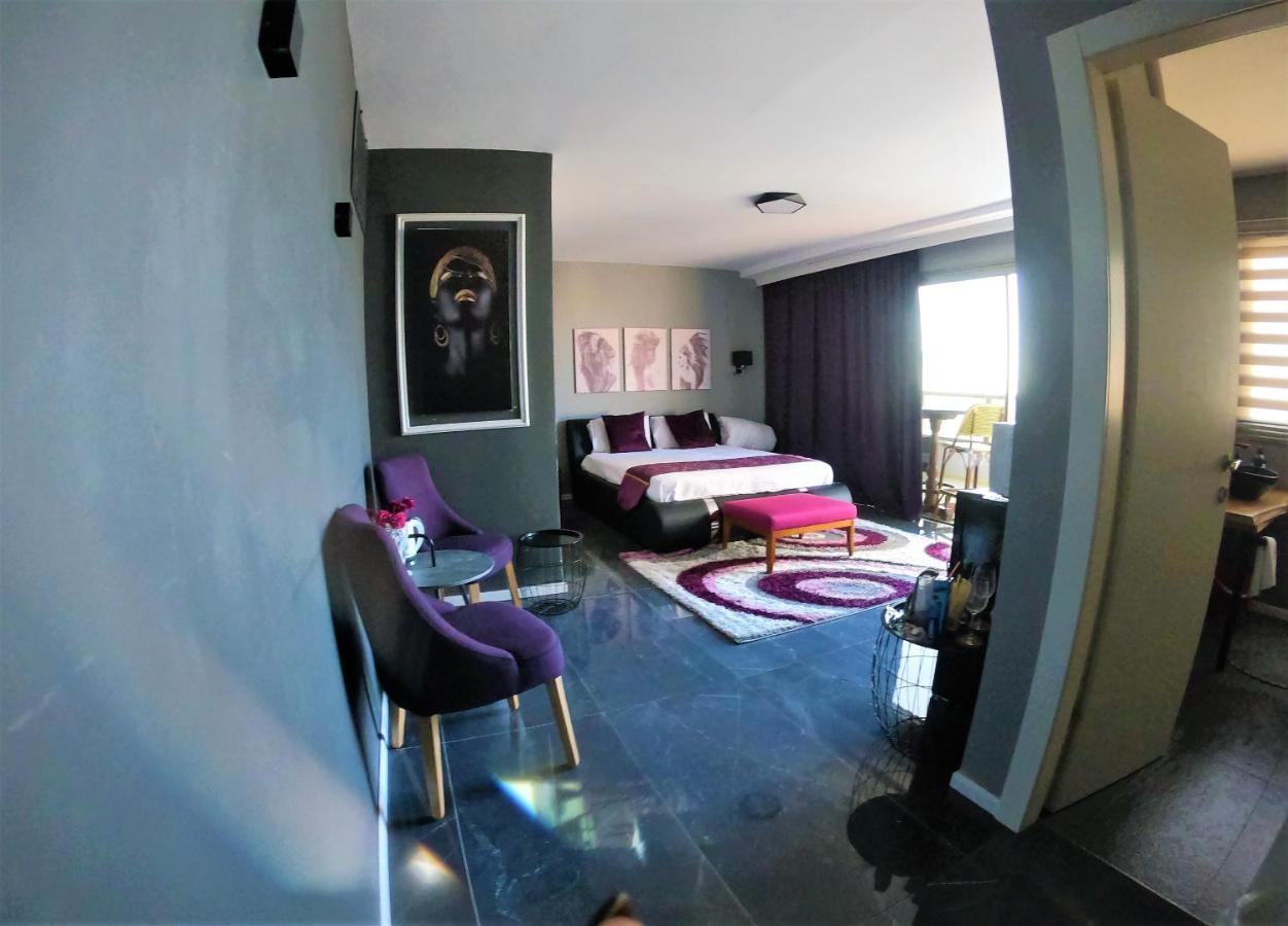 Penthouse Apartment On The Beach Бат Ям Екстериор снимка
